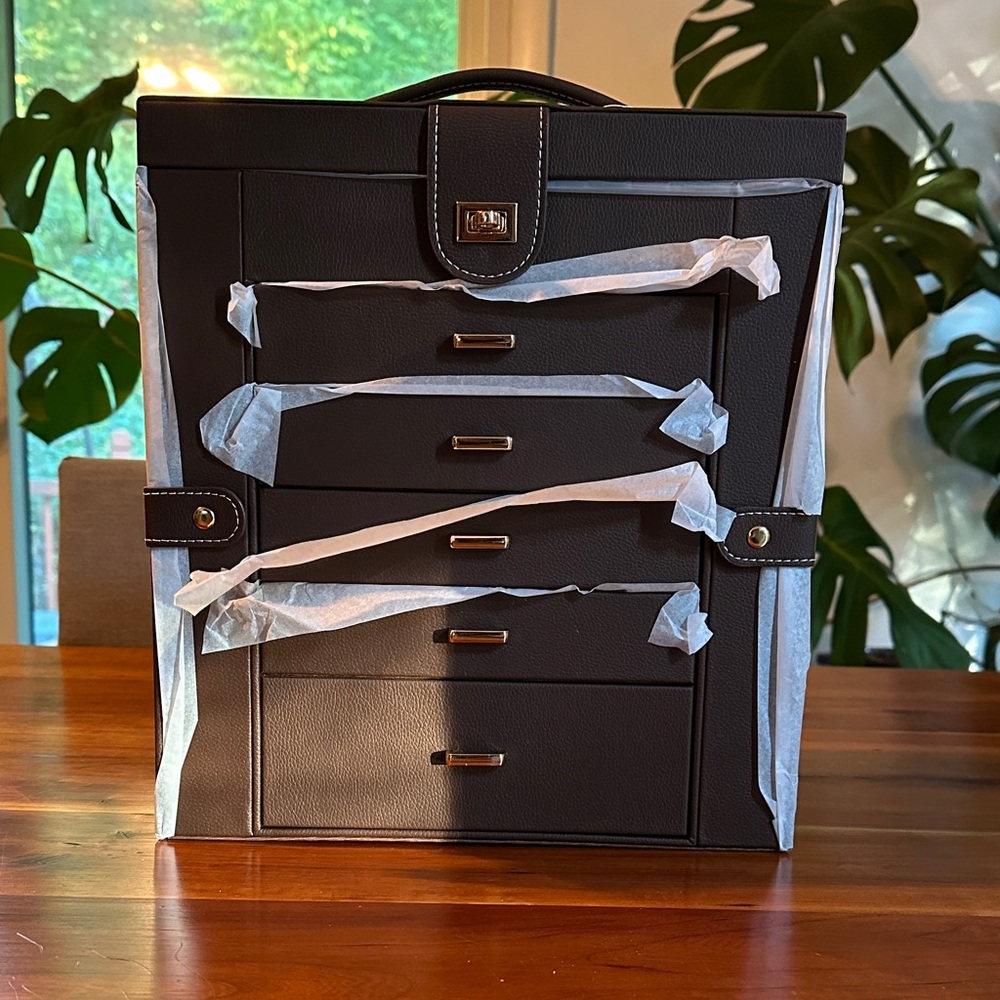 Kendal Brown Leather Jewelry Box